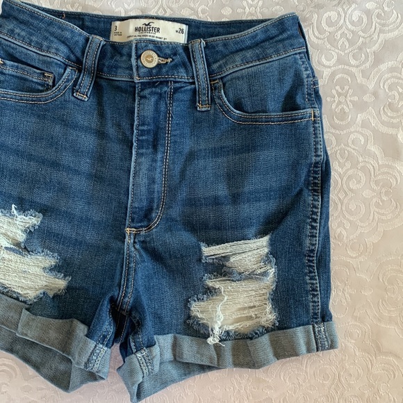Size 3 Hollister shorts - Picture 15 of 16